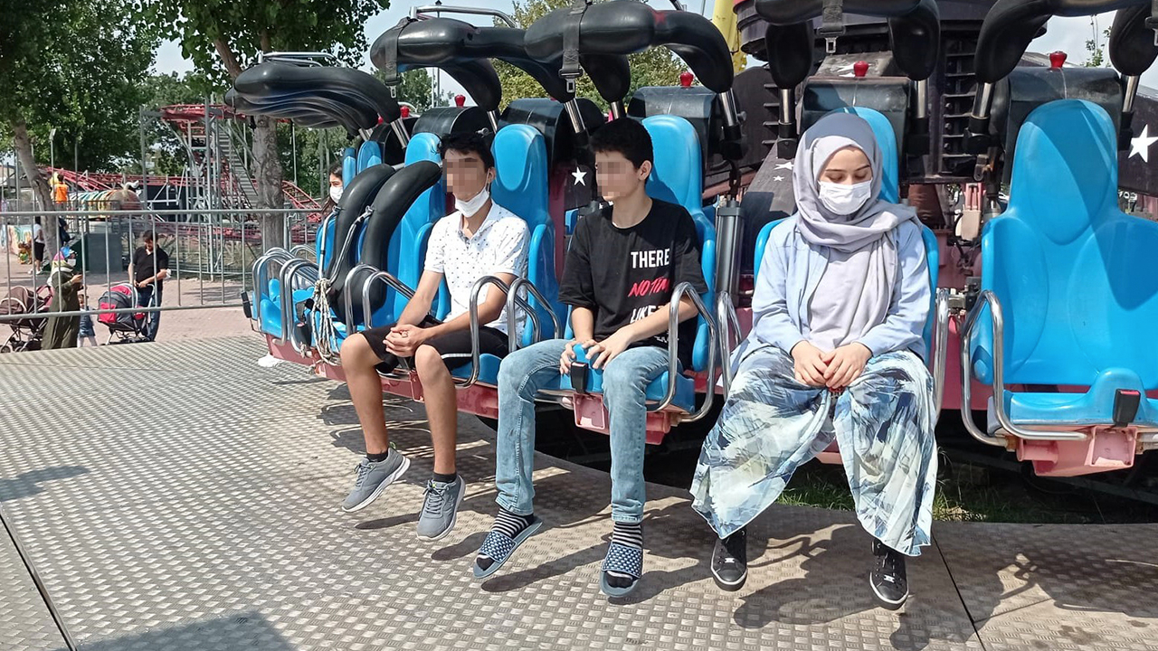 19 yaşındaki genç kız lunaparkta hayatını kaybetti: Görevliler "2-3 tokat atın kendine gelir” dedi