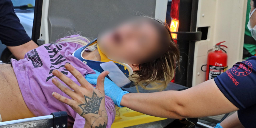 'Beni kurtarın' diyen genç kız pencereden kendini boşluğa bıraktı