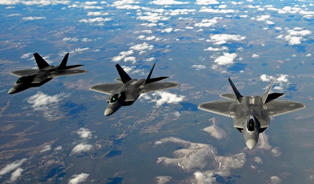 ABD jetlerinden Rus bombardıman uçaklarına önleme