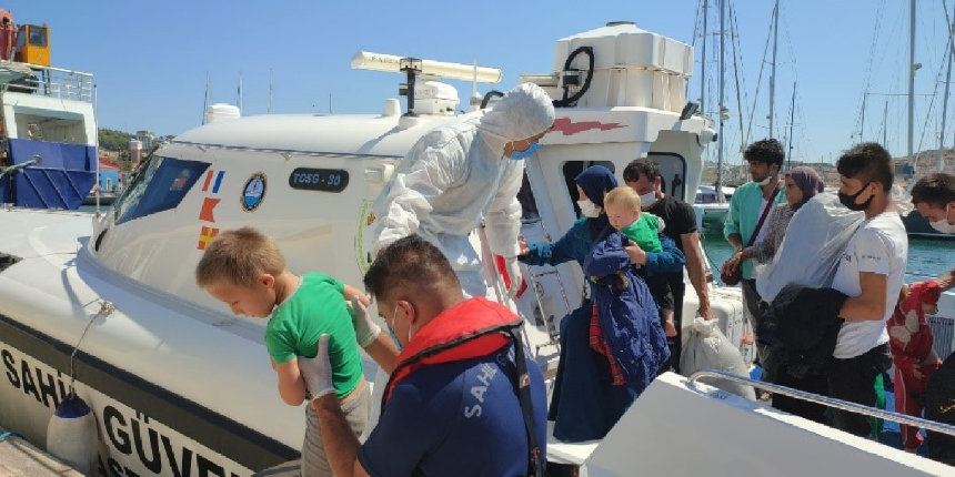 Yunanistan, aralarında çocukların da olduğu 172 kaçak göçmeni ölüme sürükledi