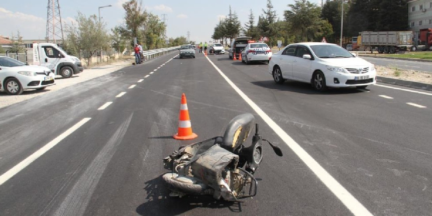Otomobili geçmeye çalışırken çarpan bisikletli hayatını kaybetti