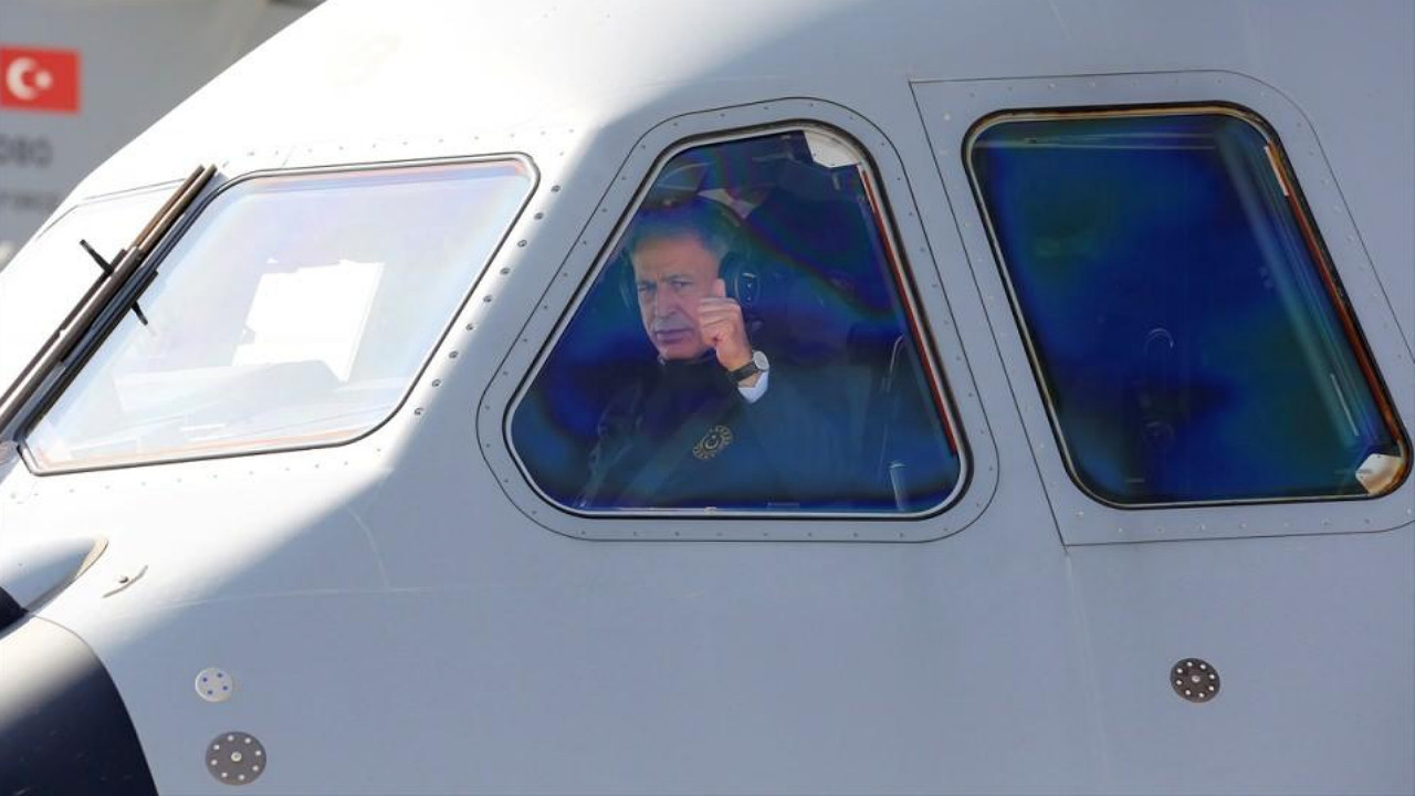 Bakan Akar 'Koca Yusuf'un pilot koltuğundan seslendi: Terörist nerede, hedefimiz orası!