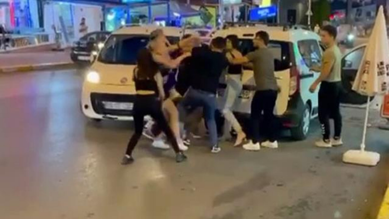 TikTok fenomenleri ortalığı birbirine kattı! "Sen bizi tanıyor musun" diyerek sopayla dövdüler...