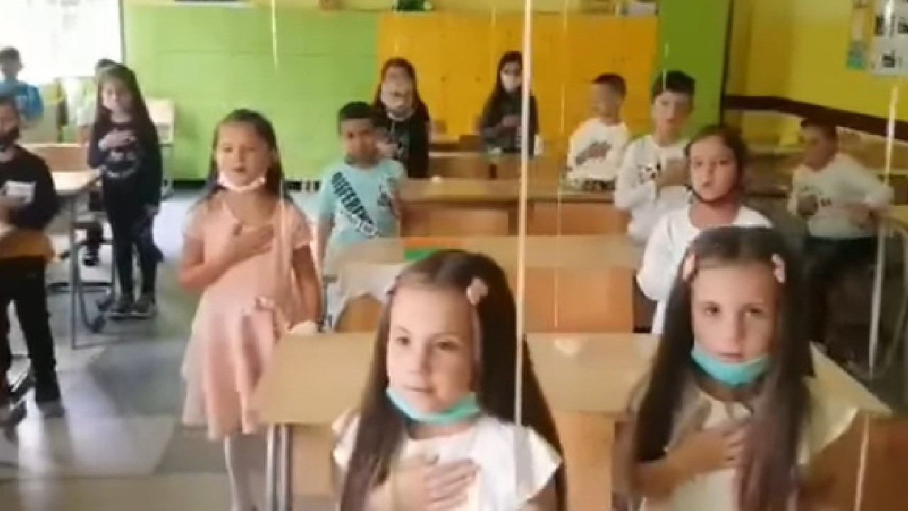 Boşnak öğrenciler, Sırbistan milli marşını boykot etti