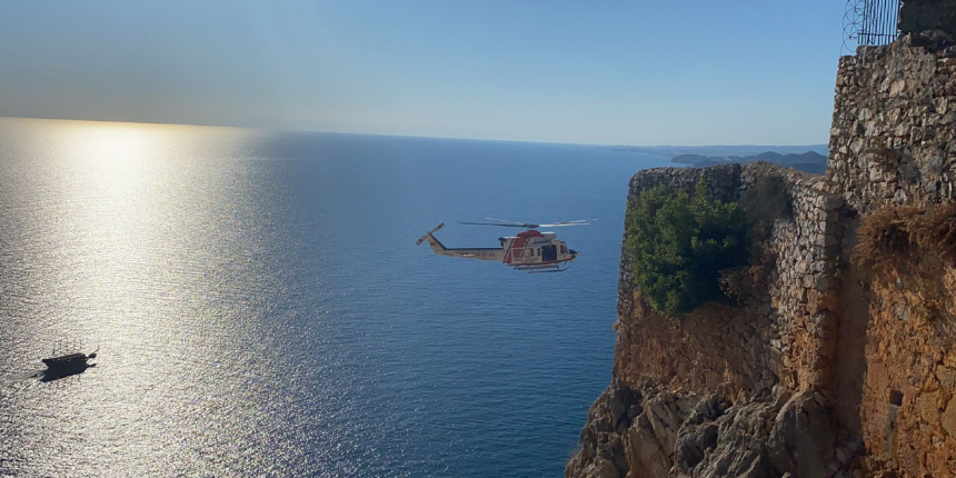 Alanya Kalesi'nde korkunç kaza! Yamaç paraşütüyle kayalığa çakıldı