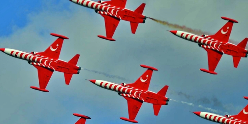 Türk Yıldızları bu kez de Macaristan'ı büyüledi!
