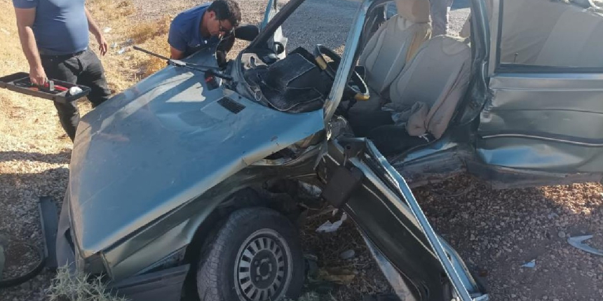 İki otomobil kafa kafaya çarpıştı: 4 yaralı