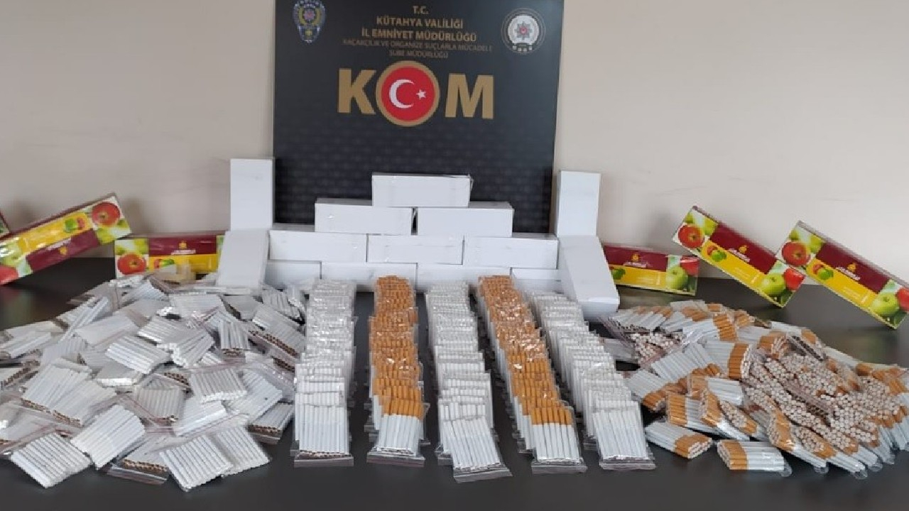 Tavşanlı'da 8 bin adet dolu makaron ile nargile tütünü ele geçirildi