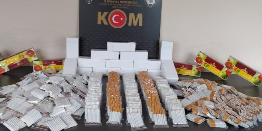 Tavşanlı'da 8 bin adet dolu makaron ile nargile tütünü ele geçirildi