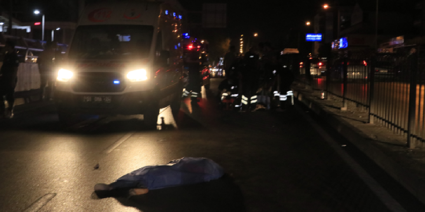 Yolun karşısına geçmeye çalışıyorlardı! Kız kardeşler feci şekilde can verdi