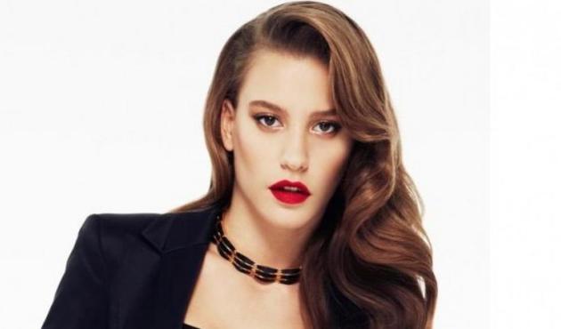 Ünlü oyuncu Serenay Sarıkaya 23 Nisan'ı bu fotoğrafla kutladı!