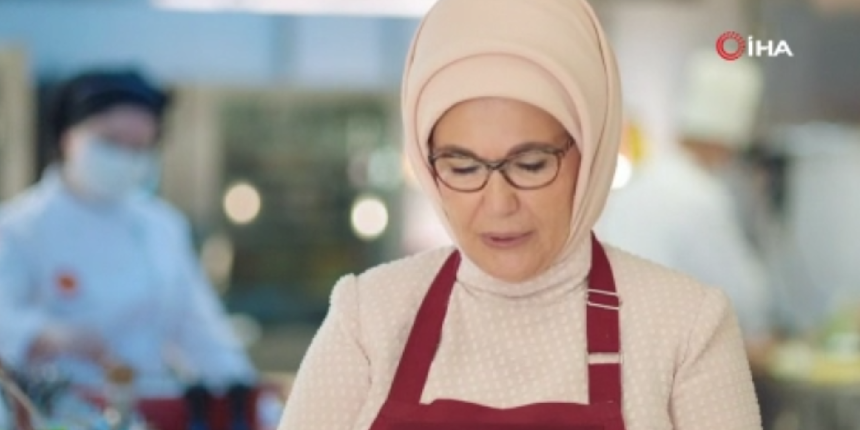 Emine Erdoğan mutfağa girdi, Leblebi Helvası pişirdi