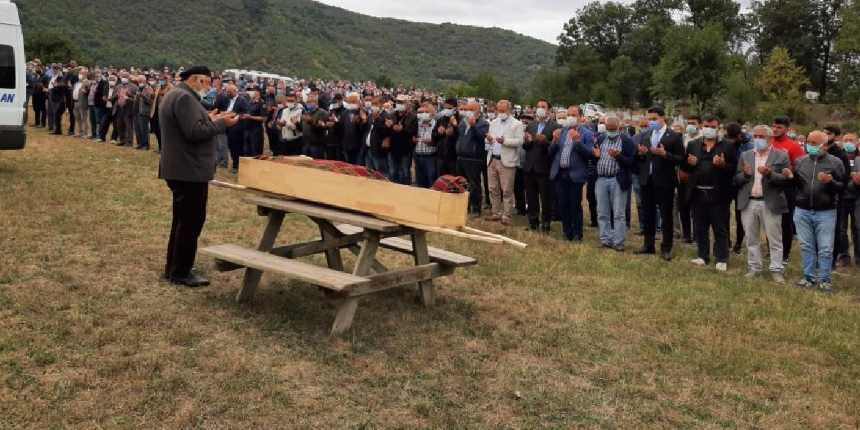 Tren kazasında eşini kaybetti, iki gün sonra yanına defnedildi