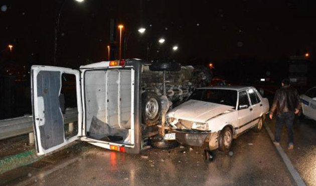 Babası kaza geçirdi,oğlu araçtaki paralarını aradı...