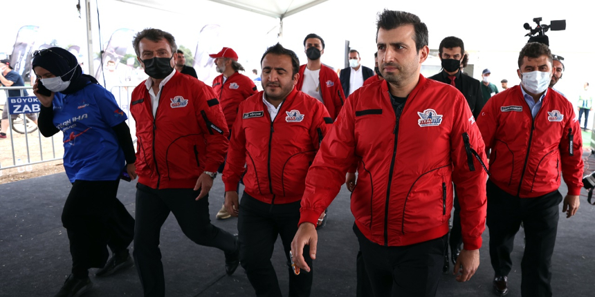 Bayraktar müjdeledi: Yerli İHA'lara "agresif" özellik yolda!