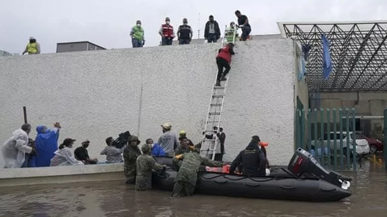 Felaketler üst üste geldi: Önce sel, sonra deprem!