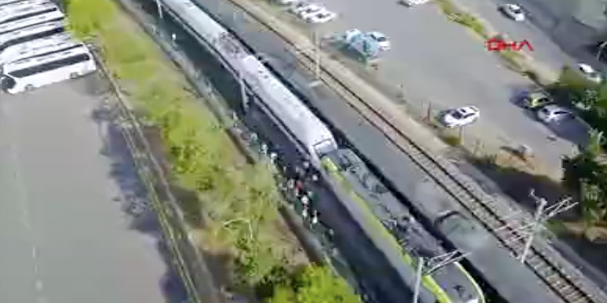 Tuzla'da iki tren kafa kafaya geldi