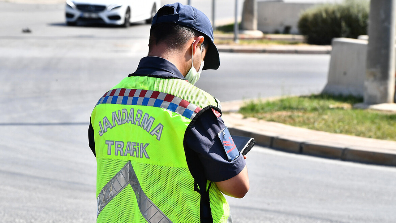 Koronavirüs testi pozitif çıkan ünlü iş insanı karantinayı deldi! Beşiktaş'ta trafikte yakalandı