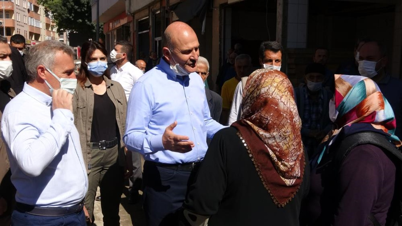 Bakan Soylu'dan vatandaşa: Cumhurbaşkanımız söz verdi, evler 1 yıl içinde bitecek