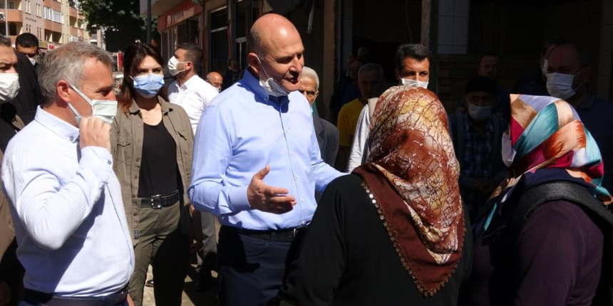Bakan Soylu'dan vatandaşa: Cumhurbaşkanımız söz verdi, evler 1 yıl içinde bitecek