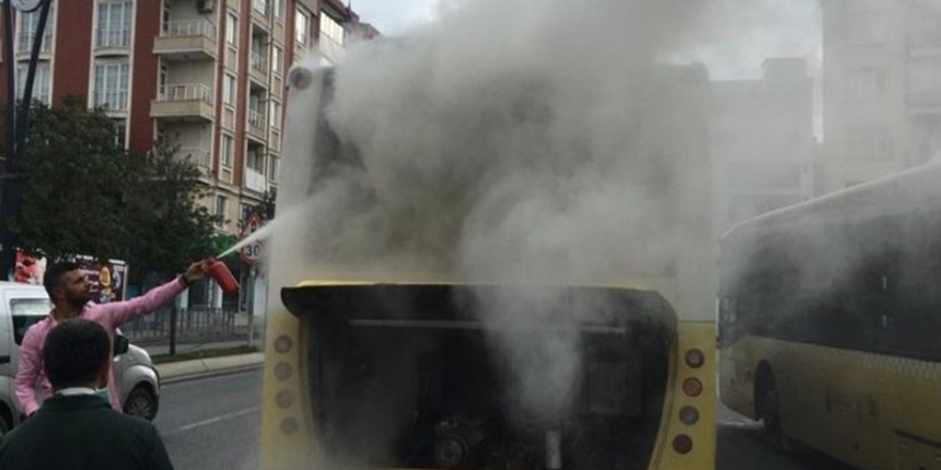 İstanbul'da ulaşım derdi bitmiyor! Bugün de İETT otobüsü yandı...