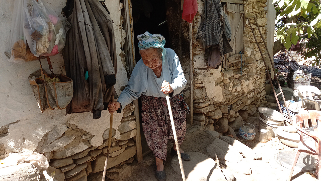Böylesi milyonda bir olur: Eşinin vasiyeti nedeniyle 43 yıldır ordan çıkmadı