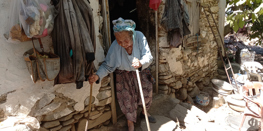 Böylesi milyonda bir olur: Eşinin vasiyeti nedeniyle 43 yıldır ordan çıkmadı