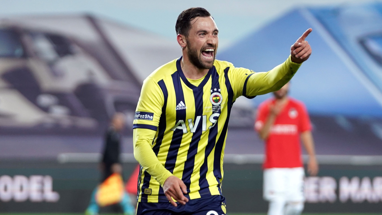 Sinan Gümüş: Fenerbahçe'ye geldiğimde, kamuoyuna yansımayan çok büyük fedakarlıklar yaptım
