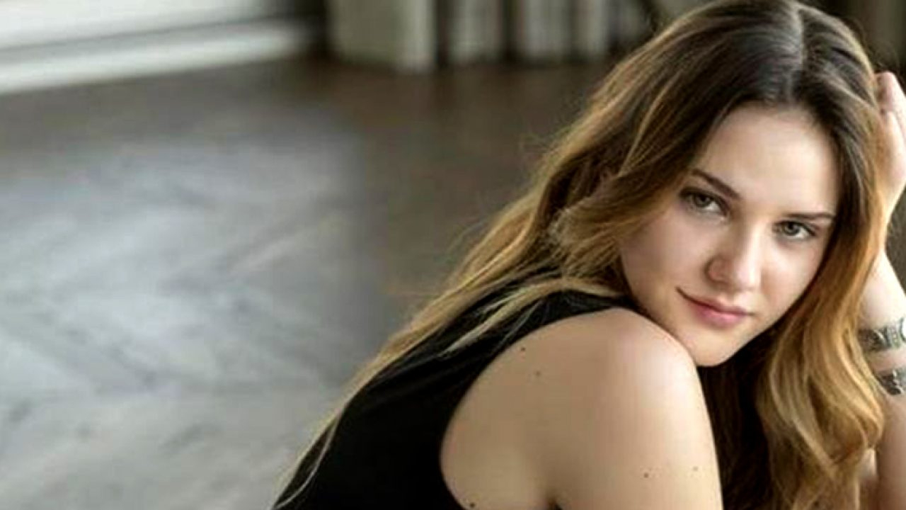 Güzel Oyuncu Alina Boz’dan Şaşırtan Açıklama! Rus Kökenli Oluşumdan Gelen Bir Disiplinim Var