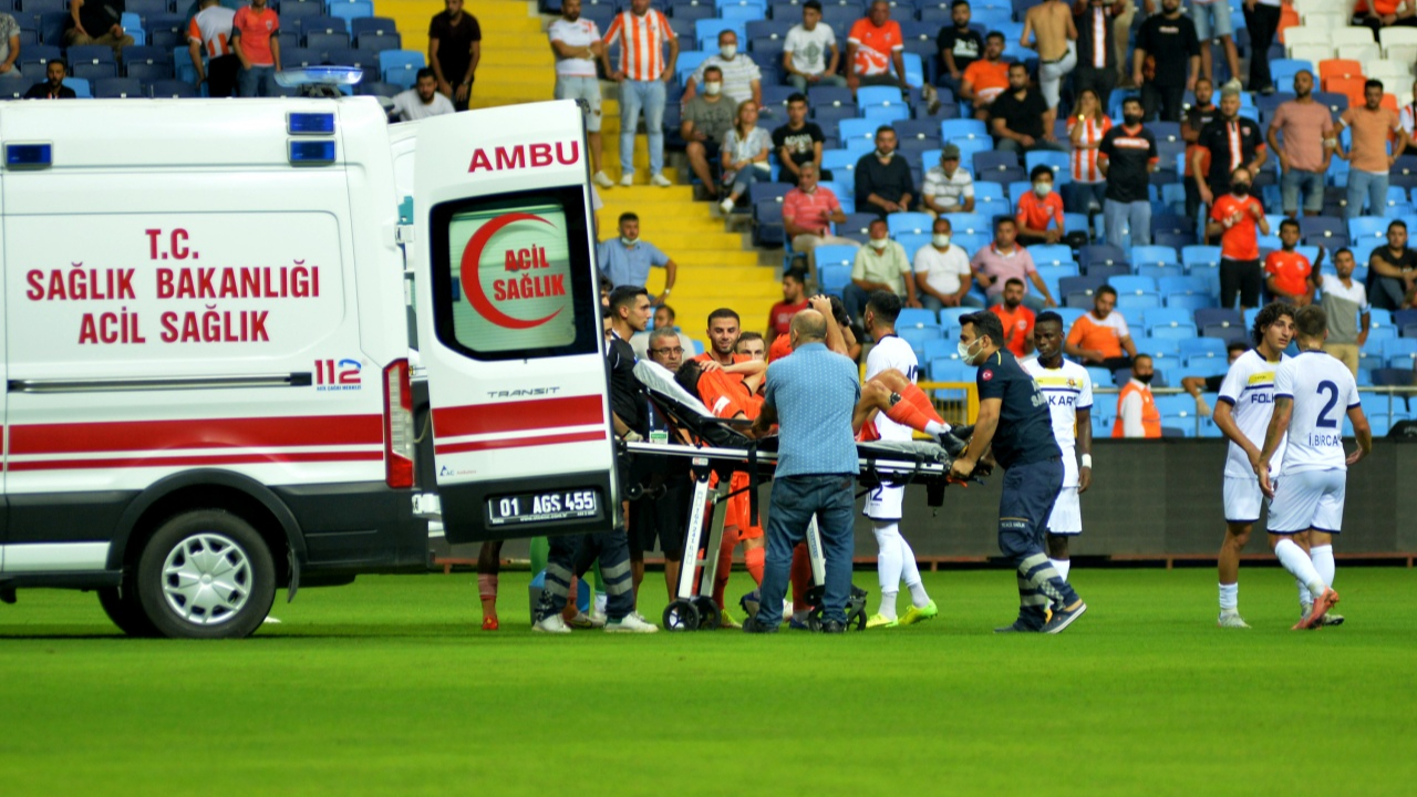 Adanaspor'lu Berkan Firat'ın maçta ayağı kırıldı