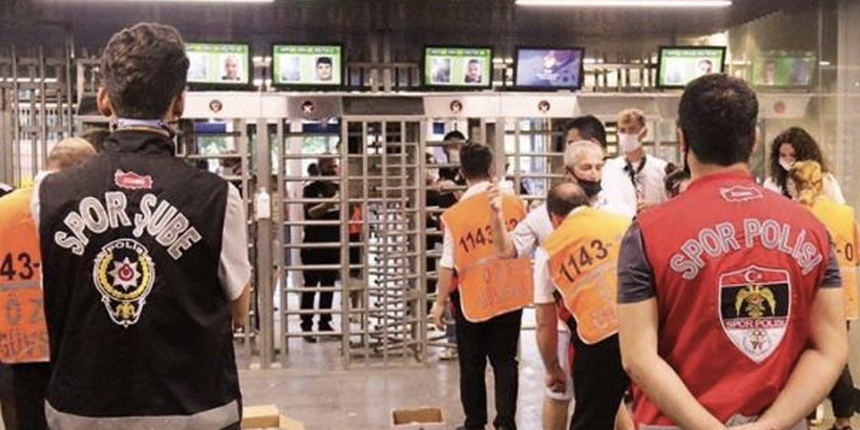 Aşısız taraftarların hilesini polis ekipleri çözdü: Stadyumlarda sıkı takip
