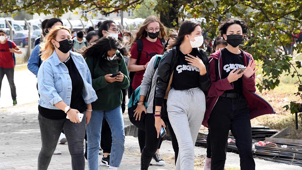 Salgında tedirgin eden gelişme: "Yatan hasta ve kayıplarda gençleri görmeye başladık"