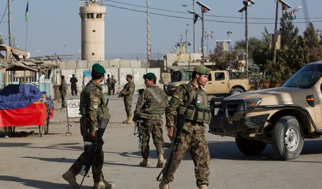Taliban, Afganistan'da askeri üsse saldırdı: 50 ölü