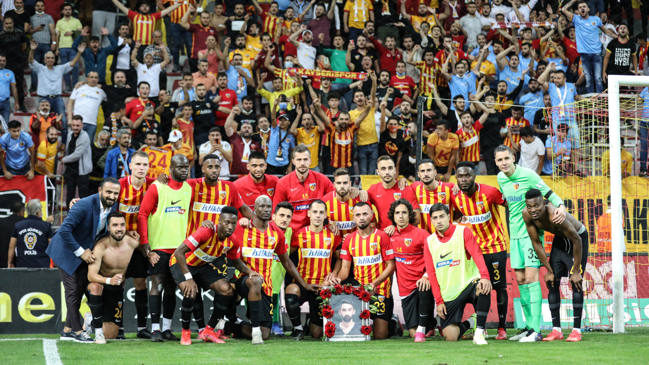 Kayserispor, Kasımpaşa galibiyetini hayatını kaybeden taraftarına armağan etti