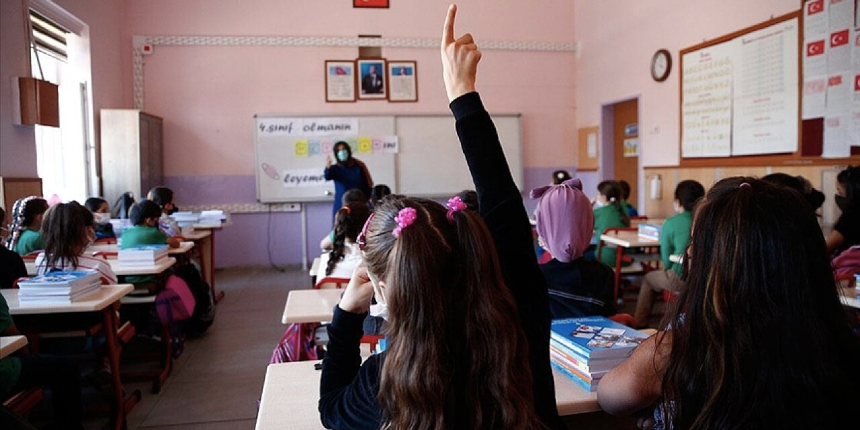 Okullarda yeni dönem bugün başlıyor: Velilerin izniyle yapılacak