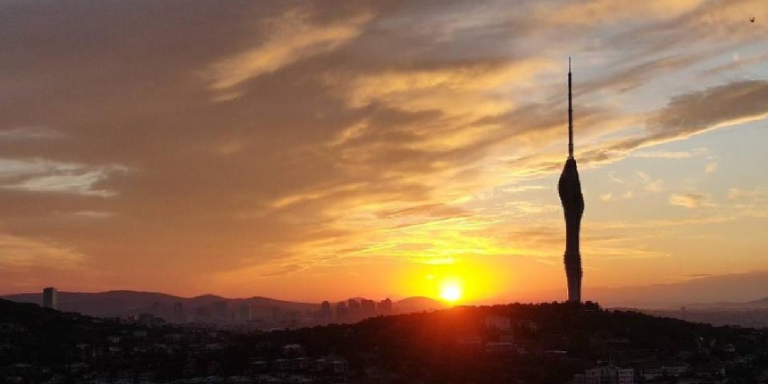 Çamlıca Kulesi ile gün doğumu birleşti, eşsiz görüntüler oluştu