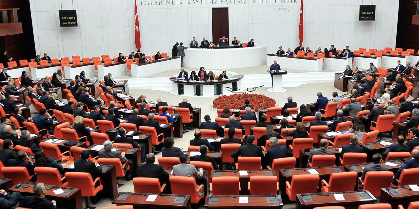 AK Parti'den 12 Eylül darbesinin 41. yılında 'Yeni anayasa' çağrısı