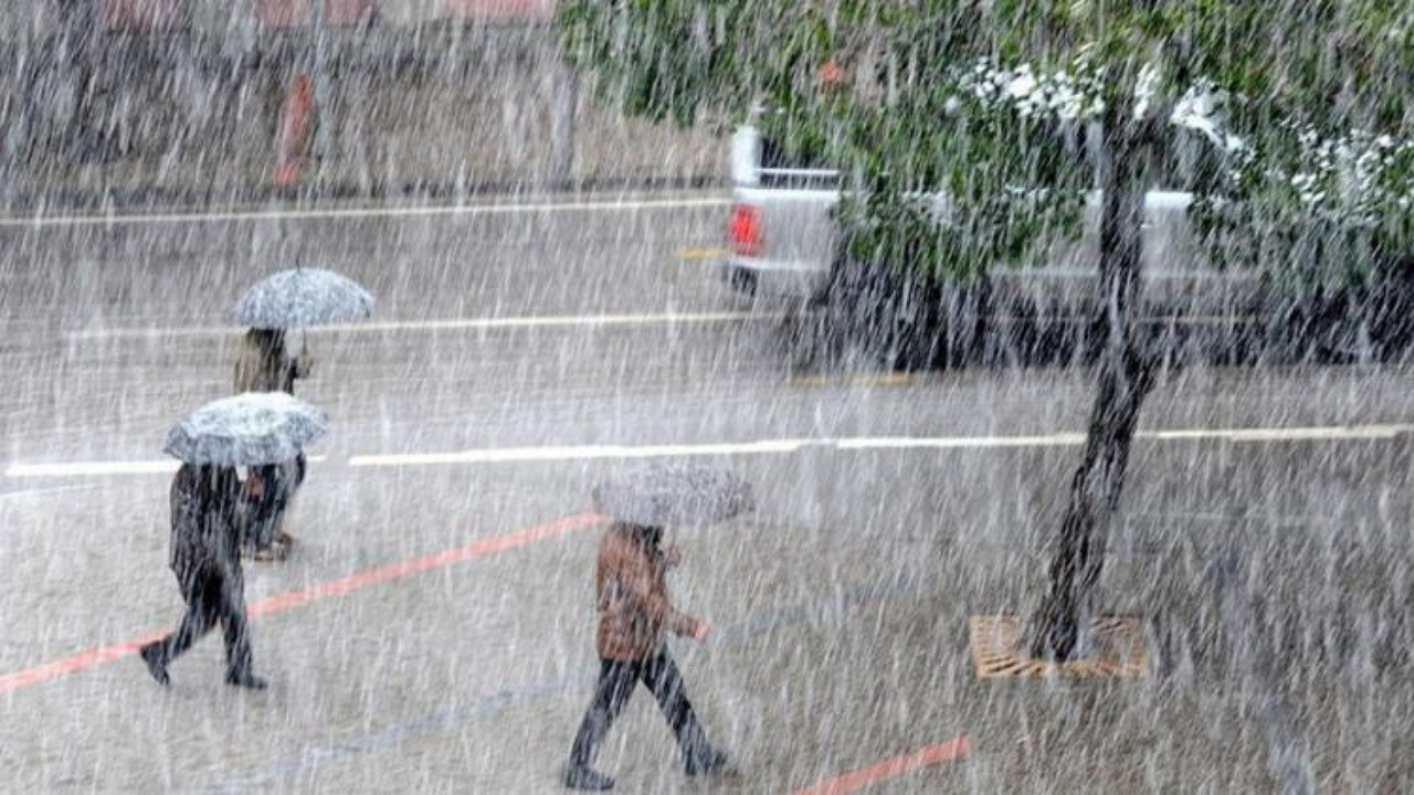 Meteoroloji saat verip uyardı! İstanbul dahil pek çok ilde kuvvetli sağanak bekleniyor...