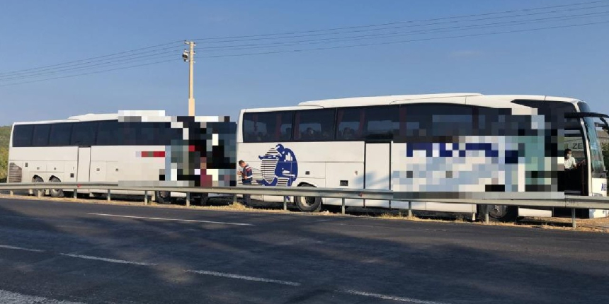 Yolcu otobüsü ve minibüste yasa dışı göçmen sevkiyatı jandarmaya takıldı