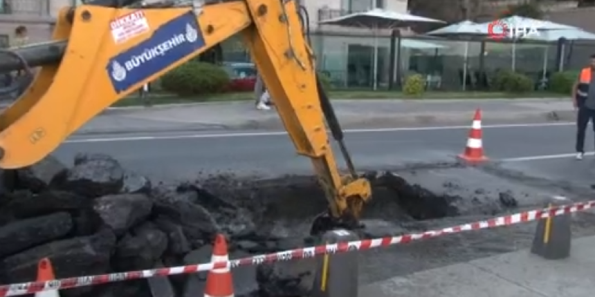 Sarıyer’de İSKİ borusu patladı, ana cadde çöktü