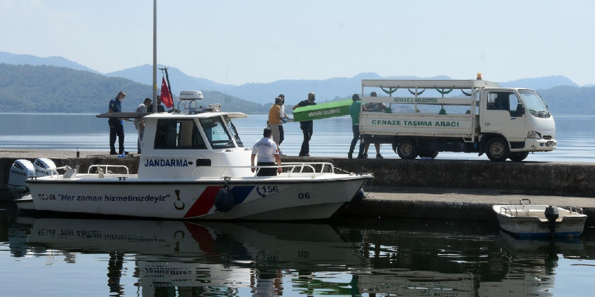 Teknedeki asker eğlencesinde feci ölüm! Kafası tekne pervanesinde parçalandı