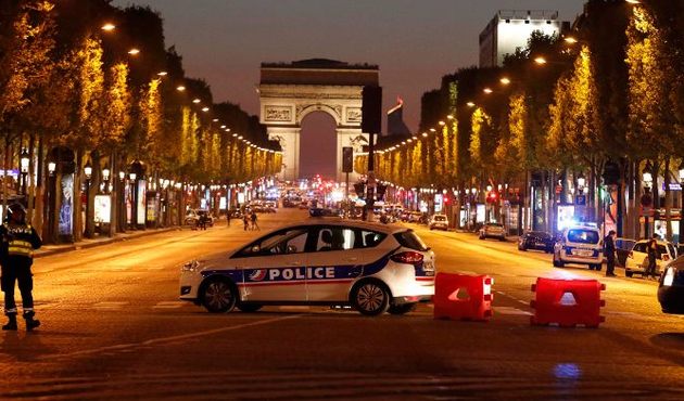 Paris saldırısıyla ilgili aranan kişi teslim oldu!