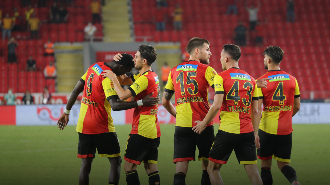 Göztepe'nin Senegalli golcüsü Cherif Ndiaye'den kendi taraftarına ırkçılık tepkisi