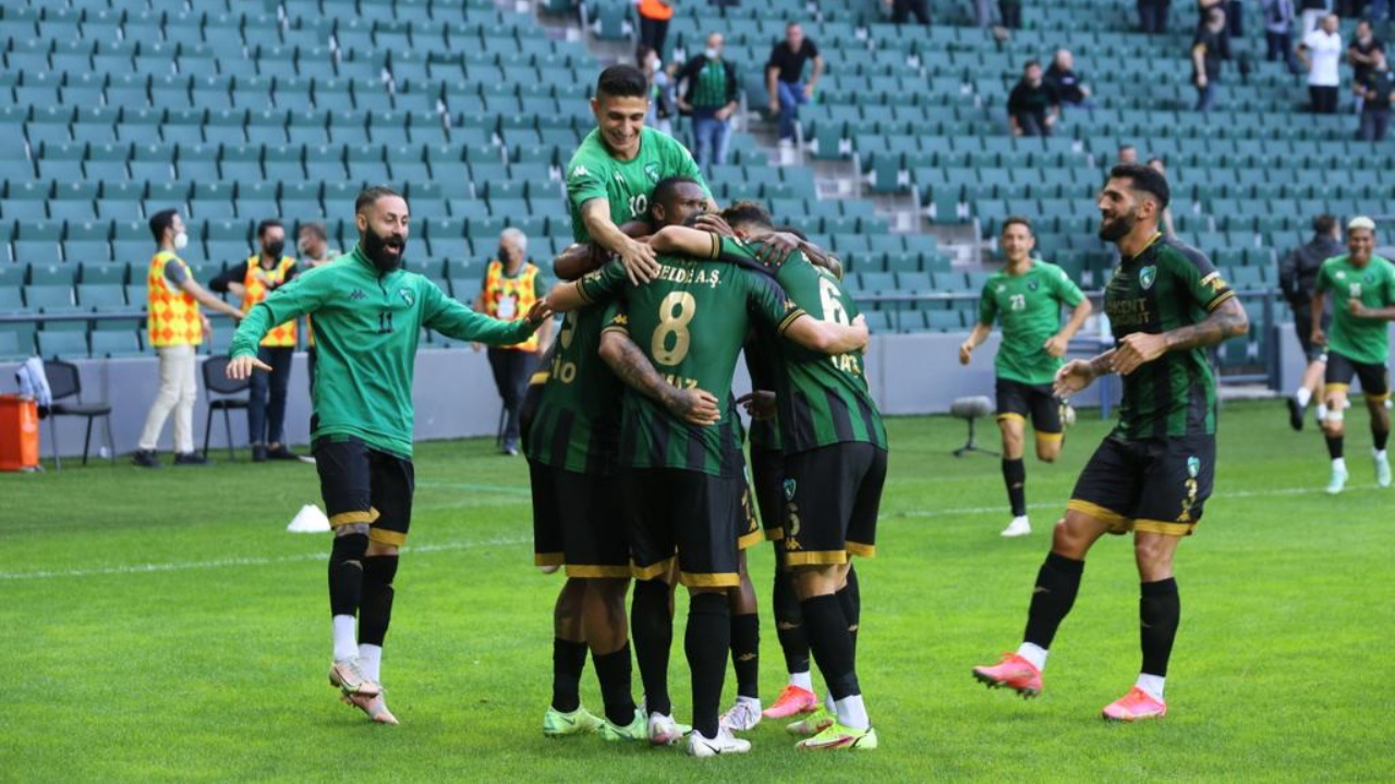 Dino Ndlovu'dan hat-trick... Kocaelispor, Balıkesirspor karşısında 3 puanı 3 golle aldı