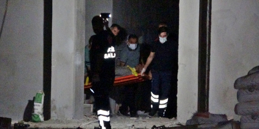 Asansör boşluğuna düşen kişiye düştüğü yerde müdahale edildi!