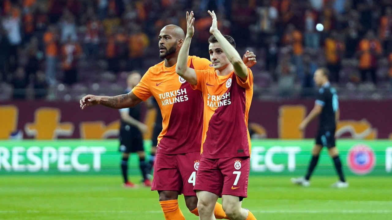 Kerem Aktürkoğlu-Marcao el ele, hep beraber tribüne