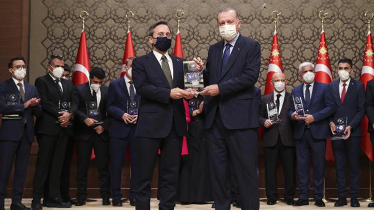 Külliye'de tarihi anlar: İletişim Başkanı Fahrettin Altun Yılın iletişim ödülüne layık görüldü