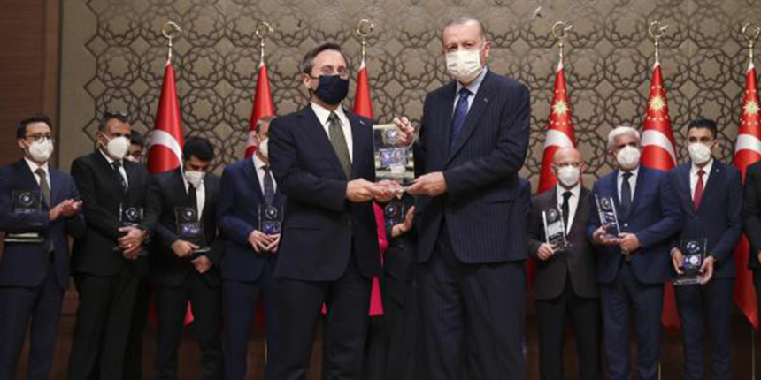 Külliye'de tarihi anlar: İletişim Başkanı Fahrettin Altun Yılın iletişim ödülüne layık görüldü