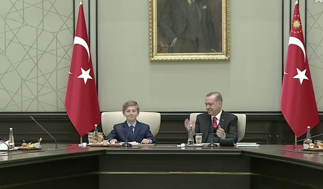 Gazeteciler küçük Cumhurbaşkanı'na sordu, Erdoğan devreye girip yanıtladı: Niye olmasın!