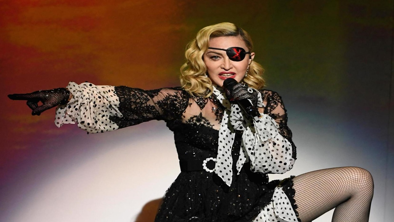 Madonna tuvaletten fotoğraf paylaştı! Dünya ayağa kalktı!